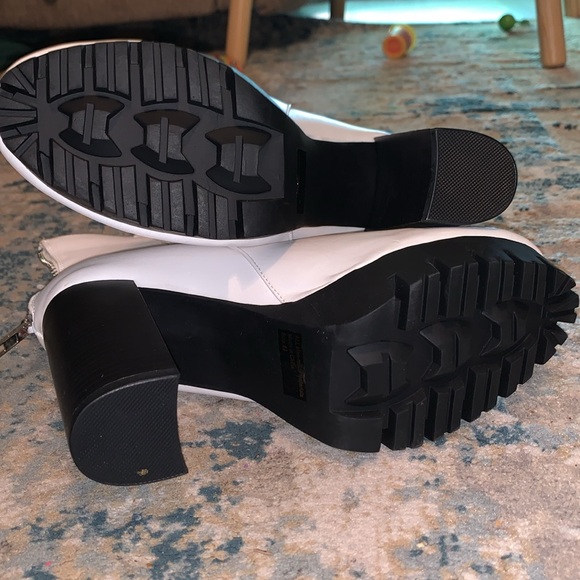 White heeled boots - Picture 5 of 5